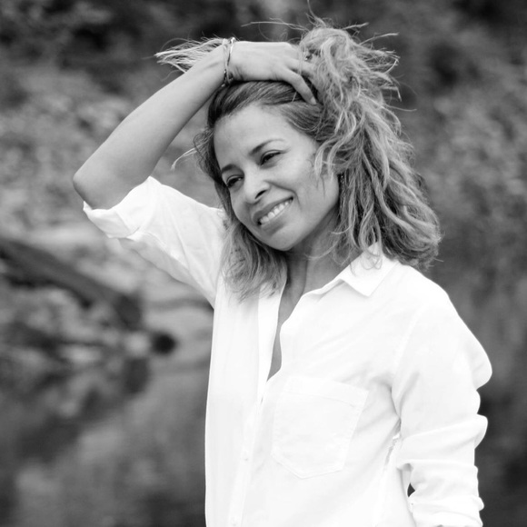 Meet your Posher, Fabiola - Picture 1 of 1